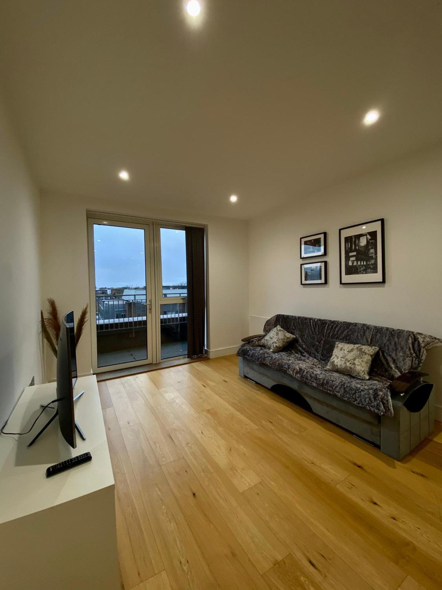 Spacious 2 Bedroom Penthouse Retreat Londres Extérieur photo