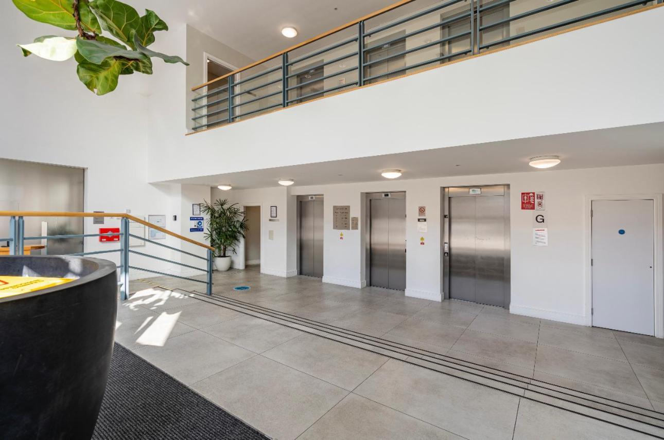 Spacious 2 Bedroom Penthouse Retreat Londres Extérieur photo