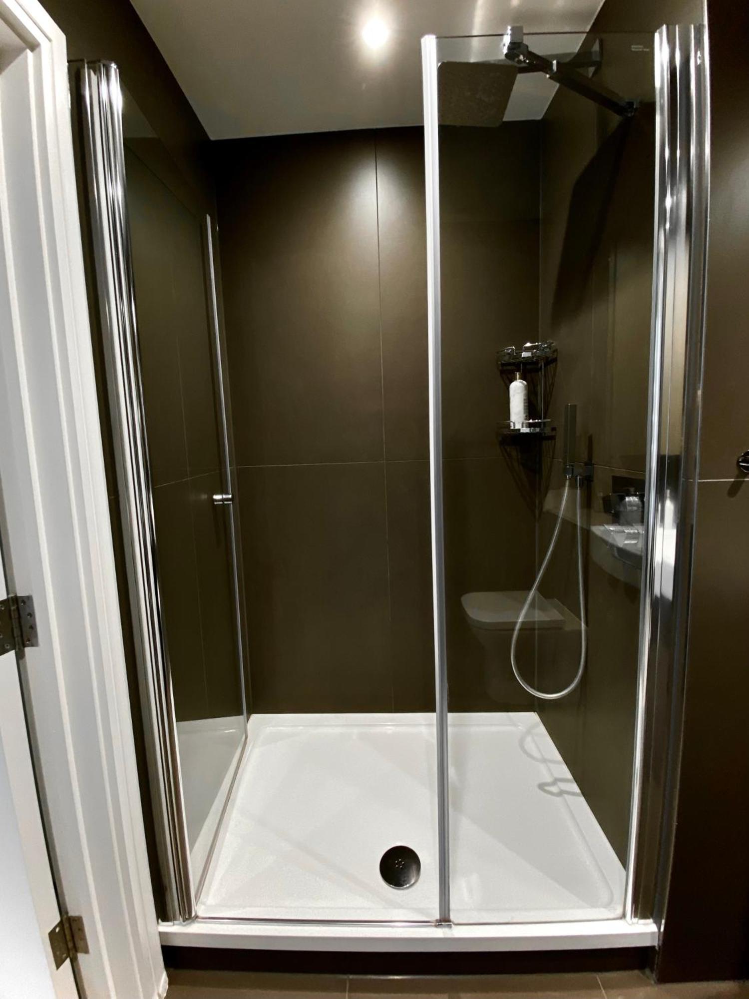 Spacious 2 Bedroom Penthouse Retreat Londres Extérieur photo